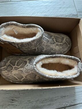 BearPaw Cream and Gray Snakeskin Faux-Fur Slippers